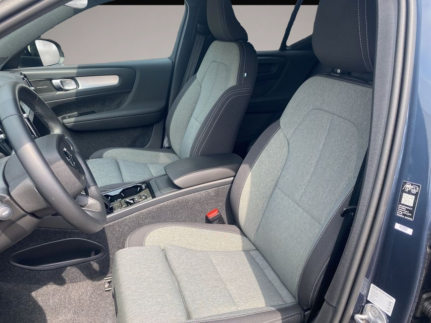 Volvo XC40 (10/2025, Benzin)