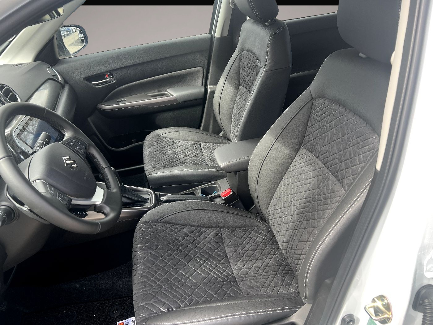 Suzuki Vitara (12/2025, Benzin)