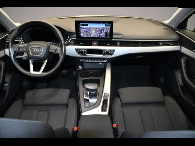 Audi A4 (06/2023, Benzin)