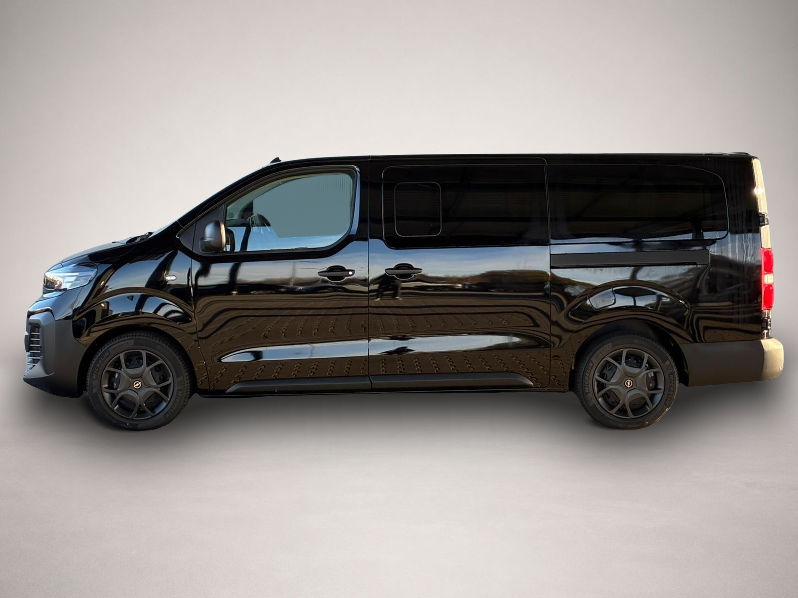 Opel Vivaro (10/2025, Diesel)