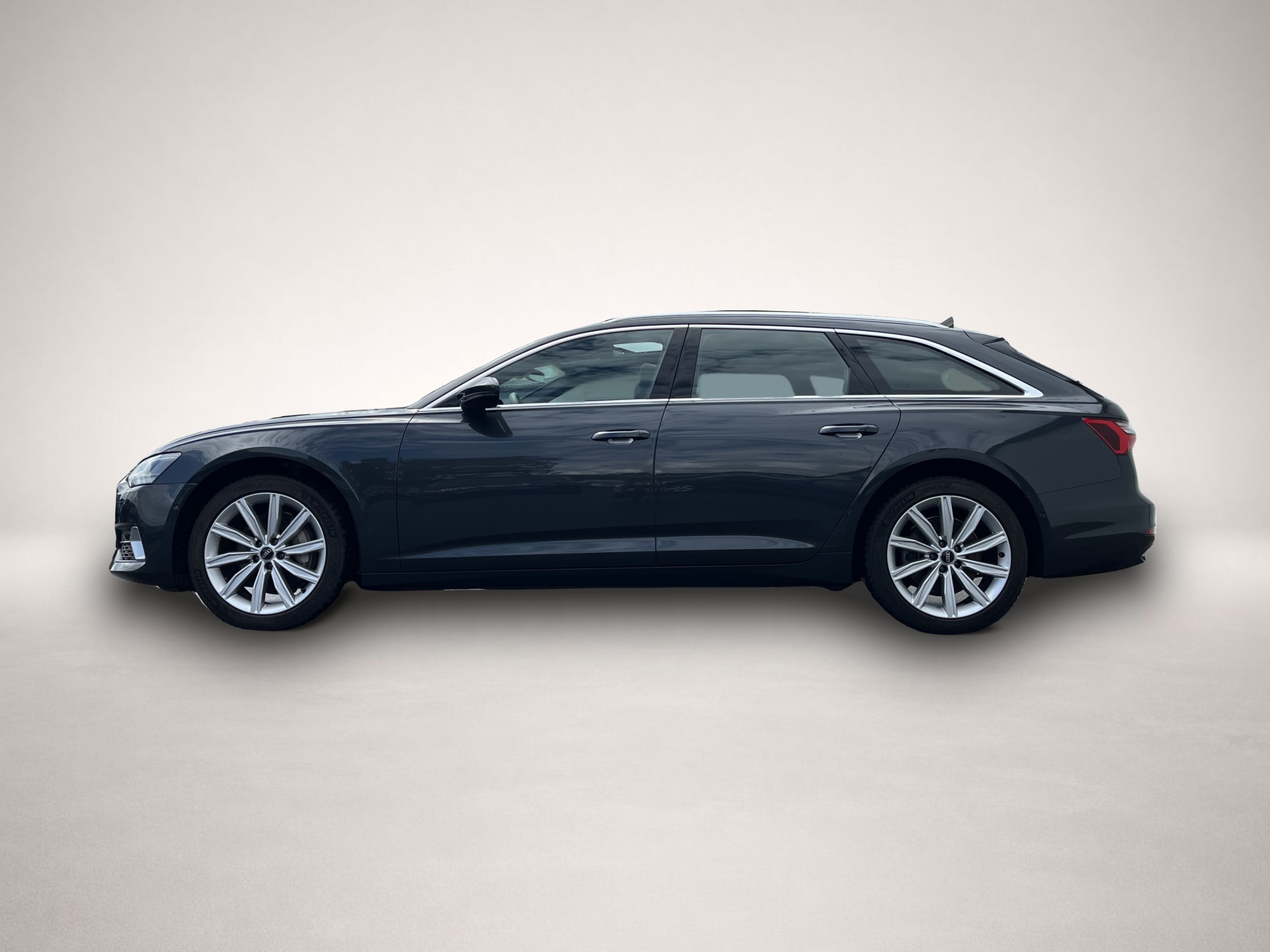 Audi A6 (07/2022, Benzin)