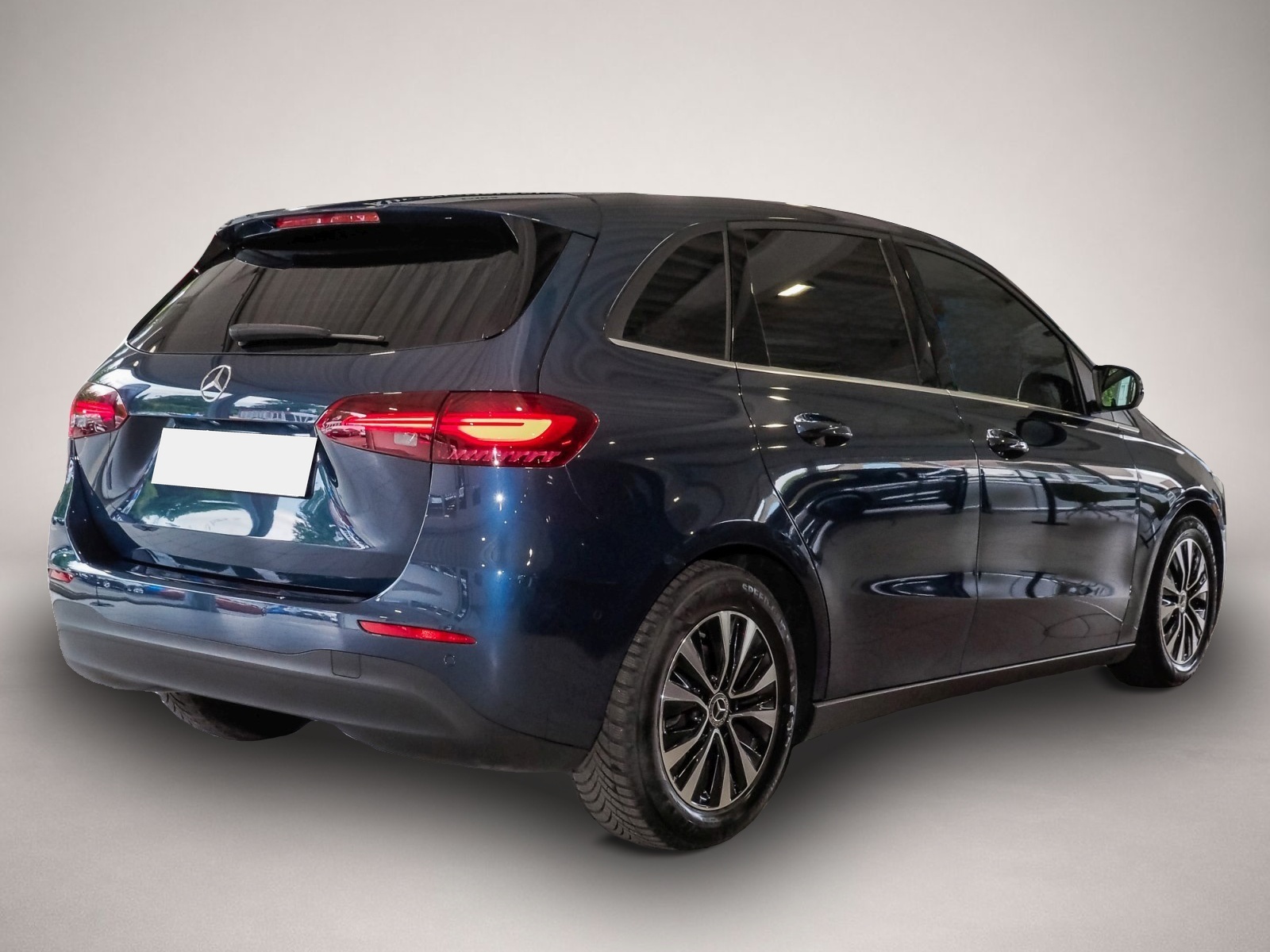 Mercedes-Benz B 180 (04/2023, Diesel)