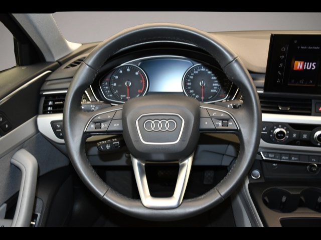 Audi A4 (11/2023, Benzin)