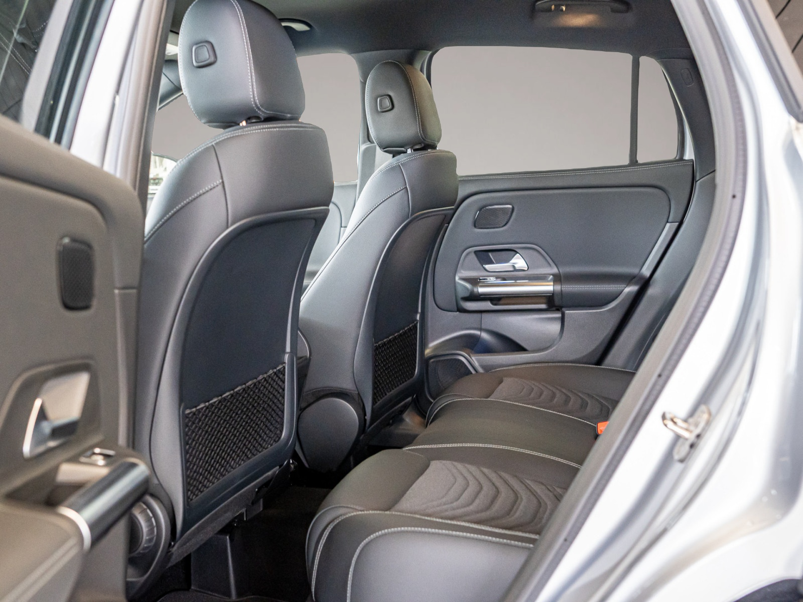 Mercedes-Benz GLA 220 (10/2025, Benzin)