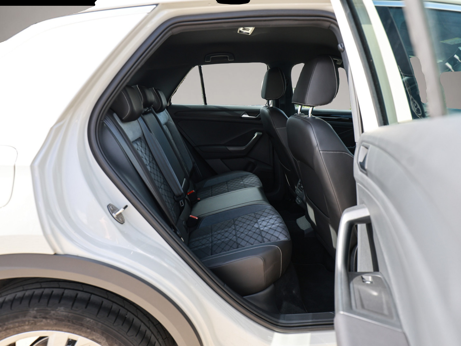 Volkswagen T-Roc (03/2024, Benzin)