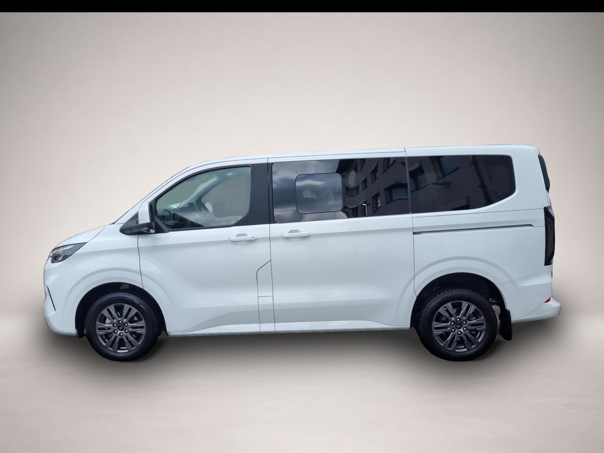 Ford Tourneo Custom (01/2026, Diesel)