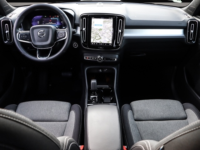 Volvo XC40 (11/2023, Benzin)