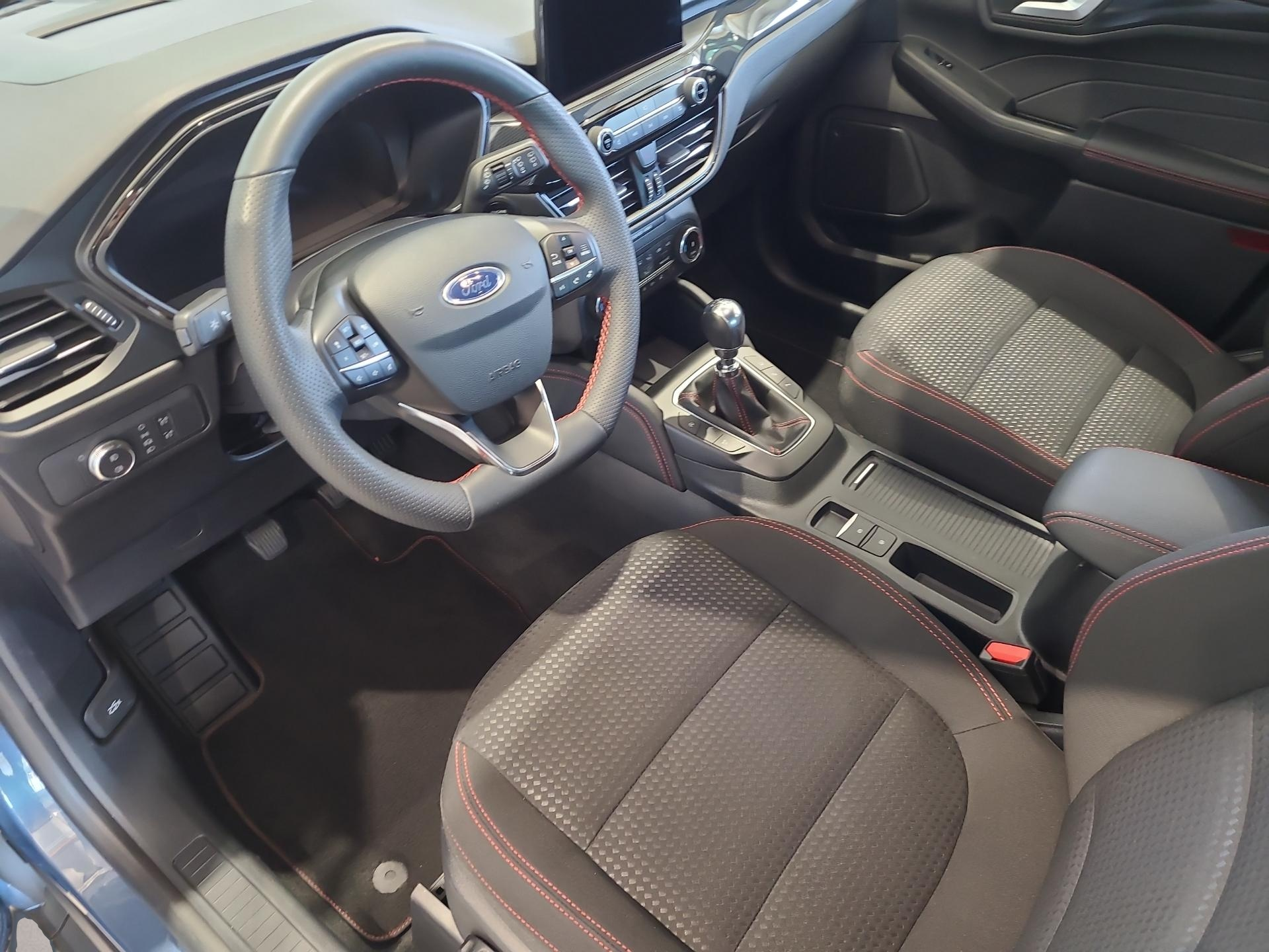 Ford Kuga (10/2023, Benzin)
