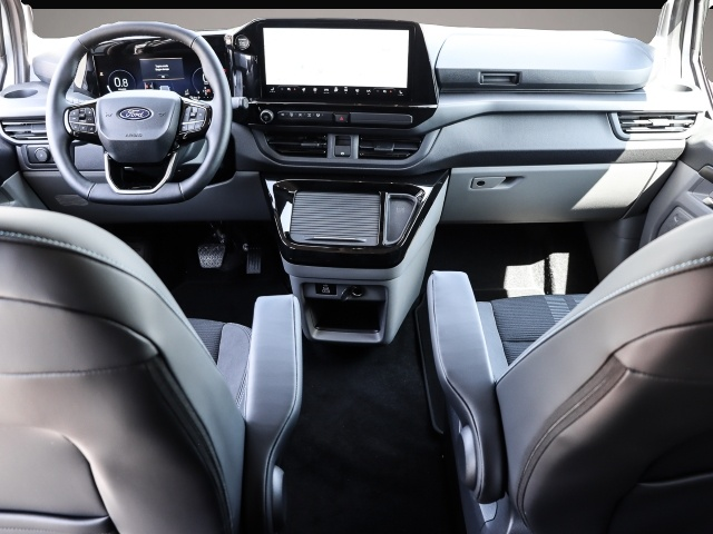 Ford Tourneo Custom (02/2026, Diesel)