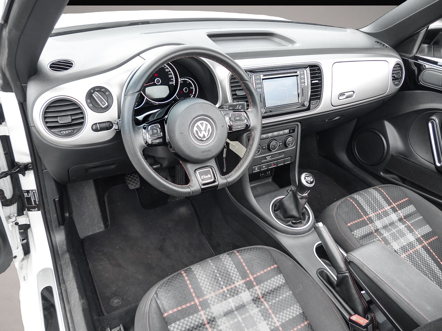 Volkswagen Beetle (10/2015, Benzin)