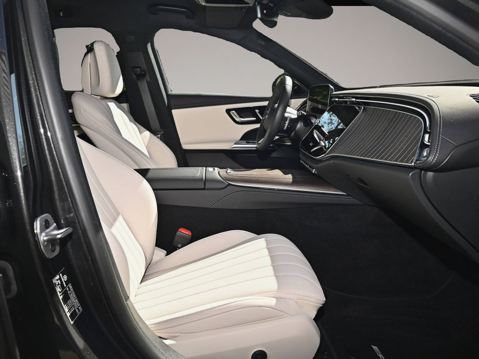 Mercedes-Benz E 300 (02/2025, Hybrid (Benzin/Elektro))