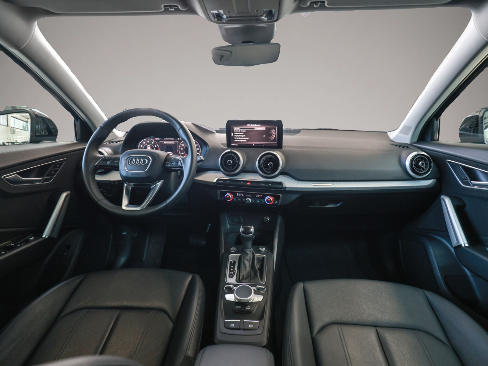 Audi Q2 (11/2023, Benzin)