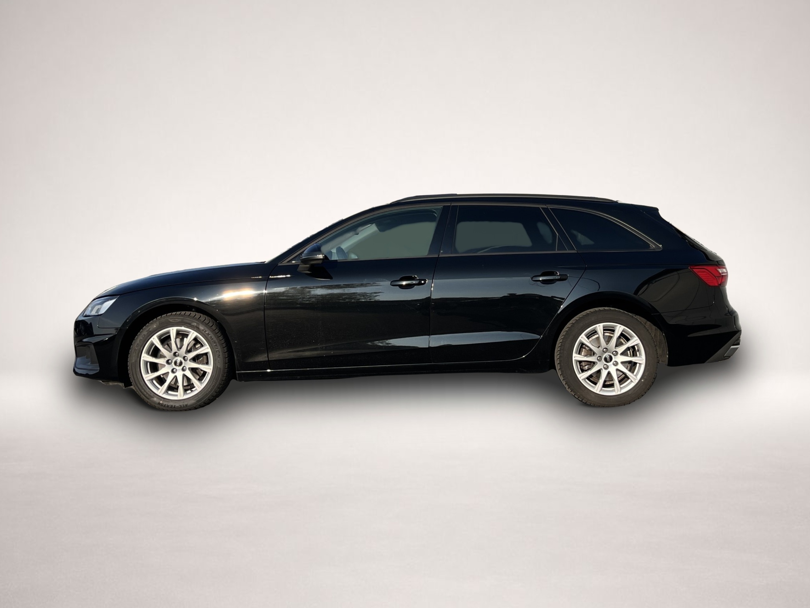 Audi A4 (08/2022, Benzin)