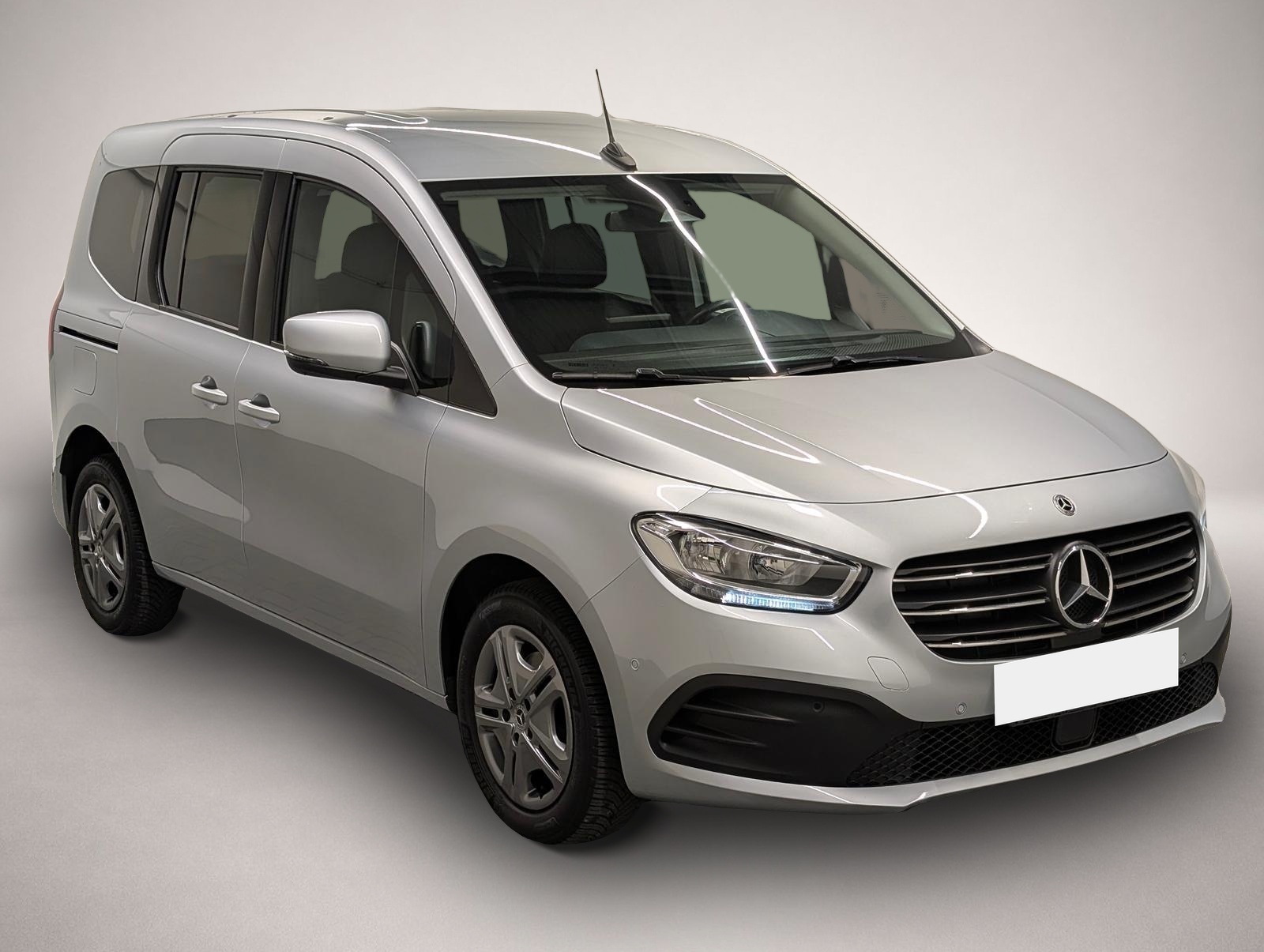 Mercedes-Benz A 180 (01/2024, Benzin)