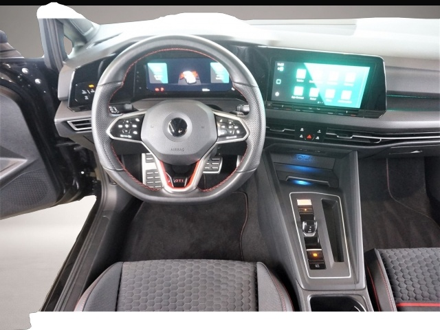 Volkswagen Golf (02/2022, Benzin)
