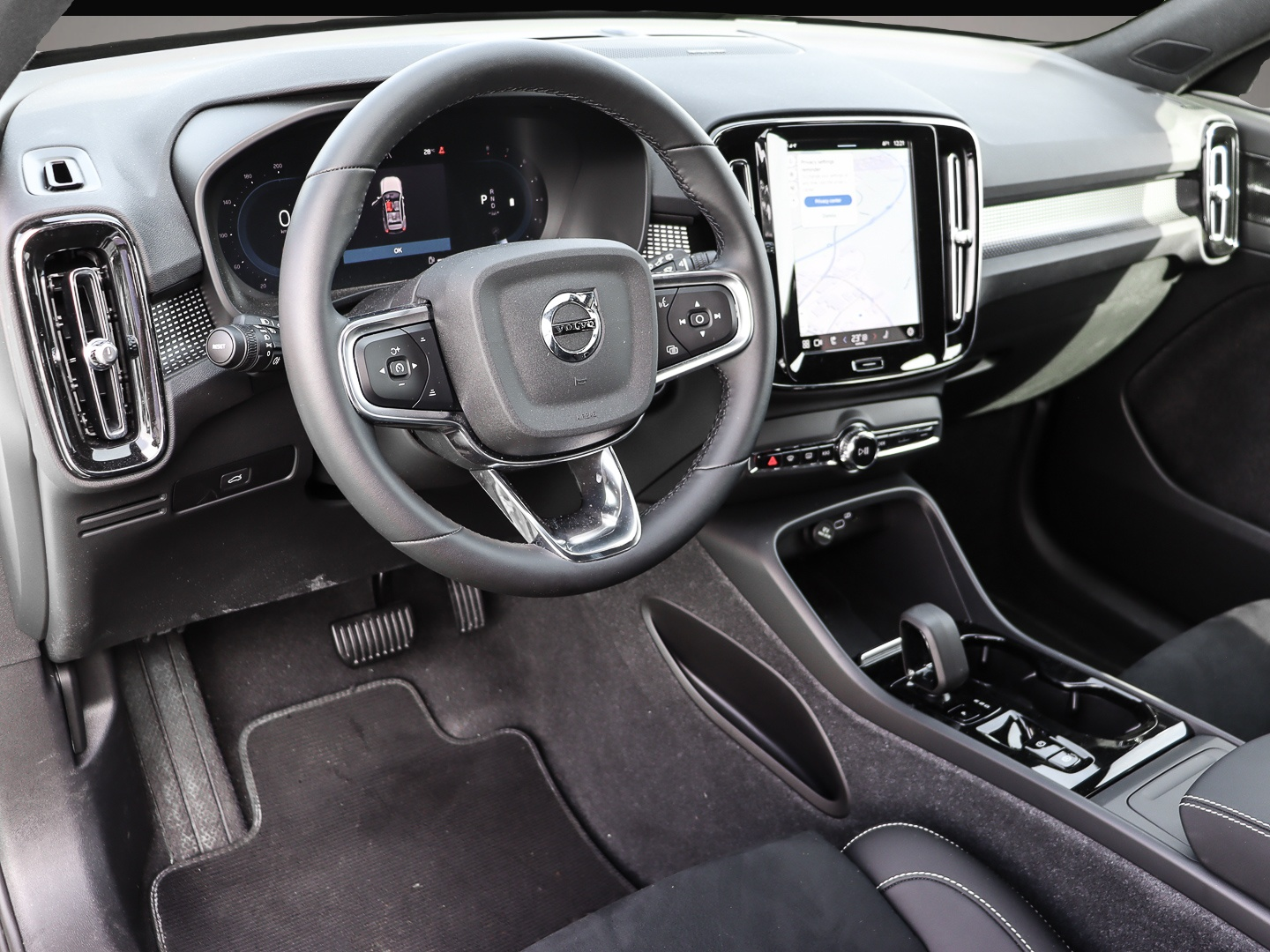 Volvo XC40 (11/2023, Benzin)