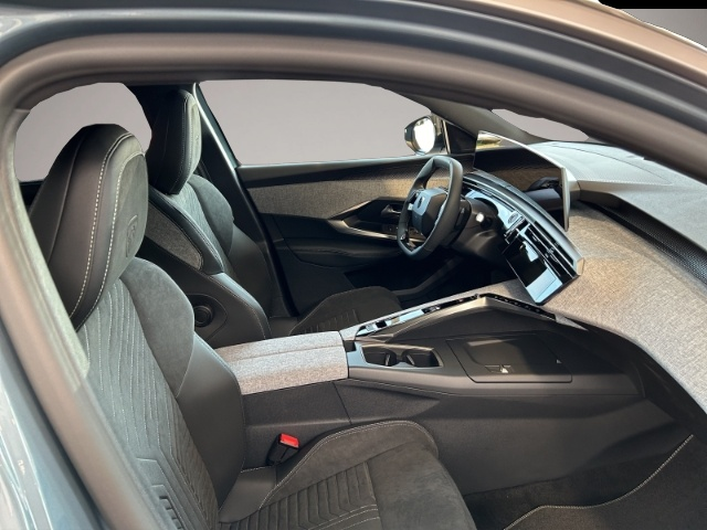 Peugeot 5008 (12/2024, Benzin)