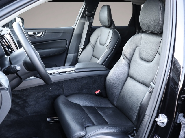 Volvo XC60 (12/2023, Benzin)