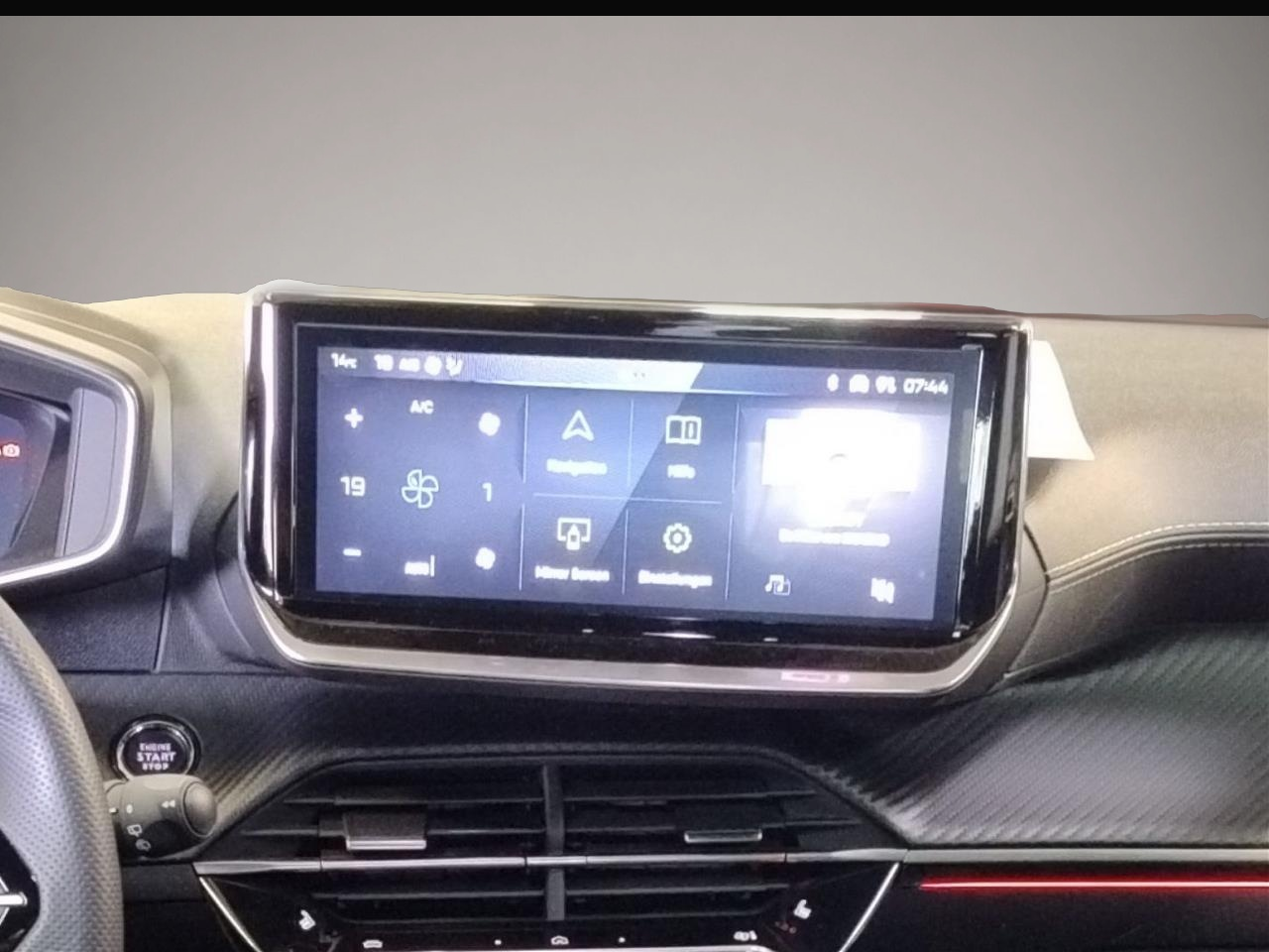 Peugeot 2008 (08/2025, Benzin)