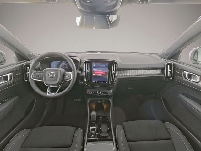 Volvo XC40 (04/2025, Benzin)