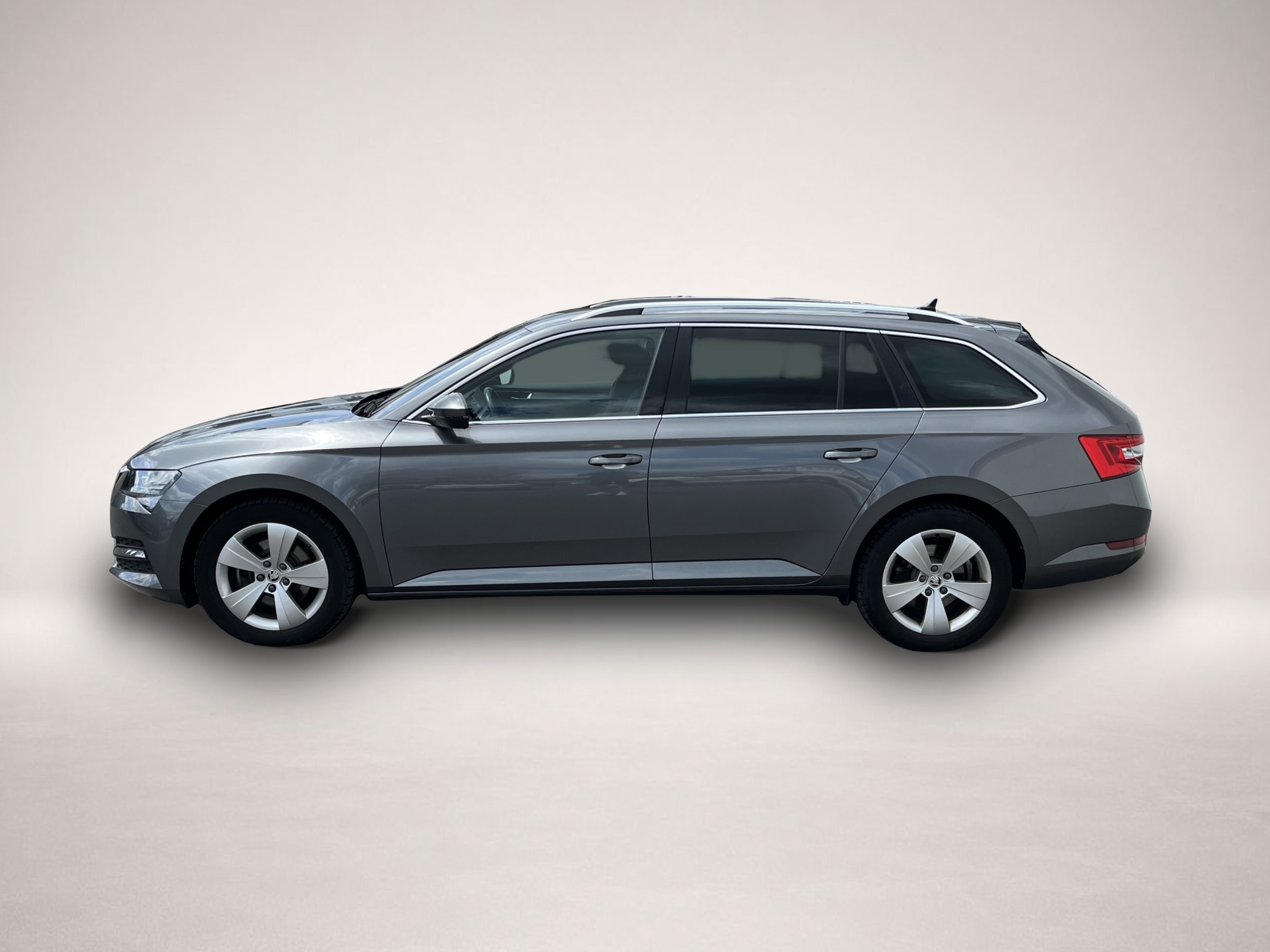 Skoda Superb (02/2022, Benzin)
