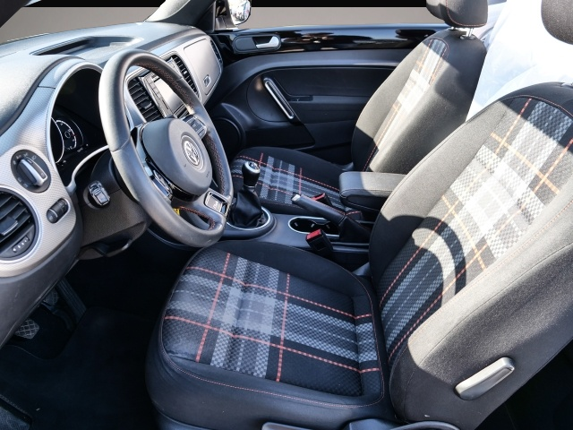 Volkswagen Beetle (10/2015, Benzin)