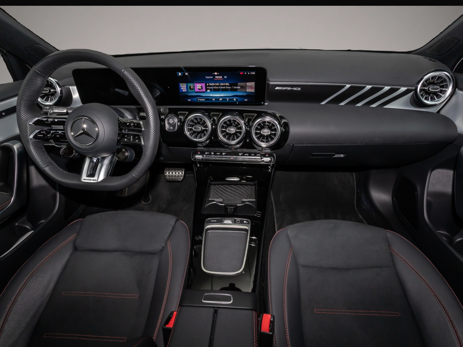 Mercedes-Benz A 35 AMG (08/2025, Benzin)