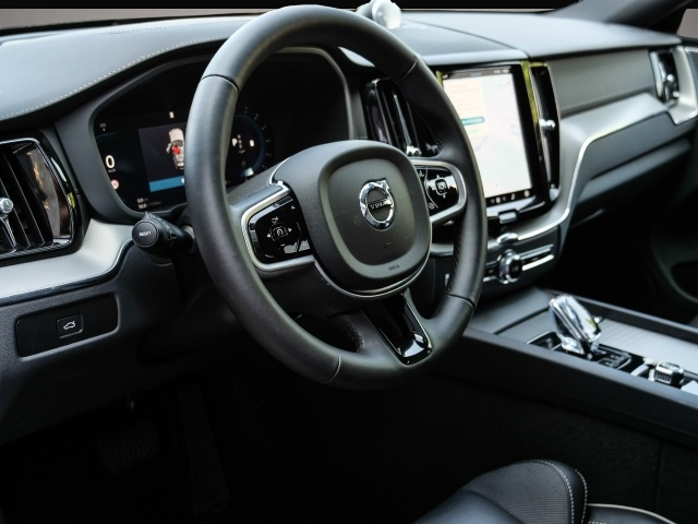Volvo XC60 (05/2025, Benzin)