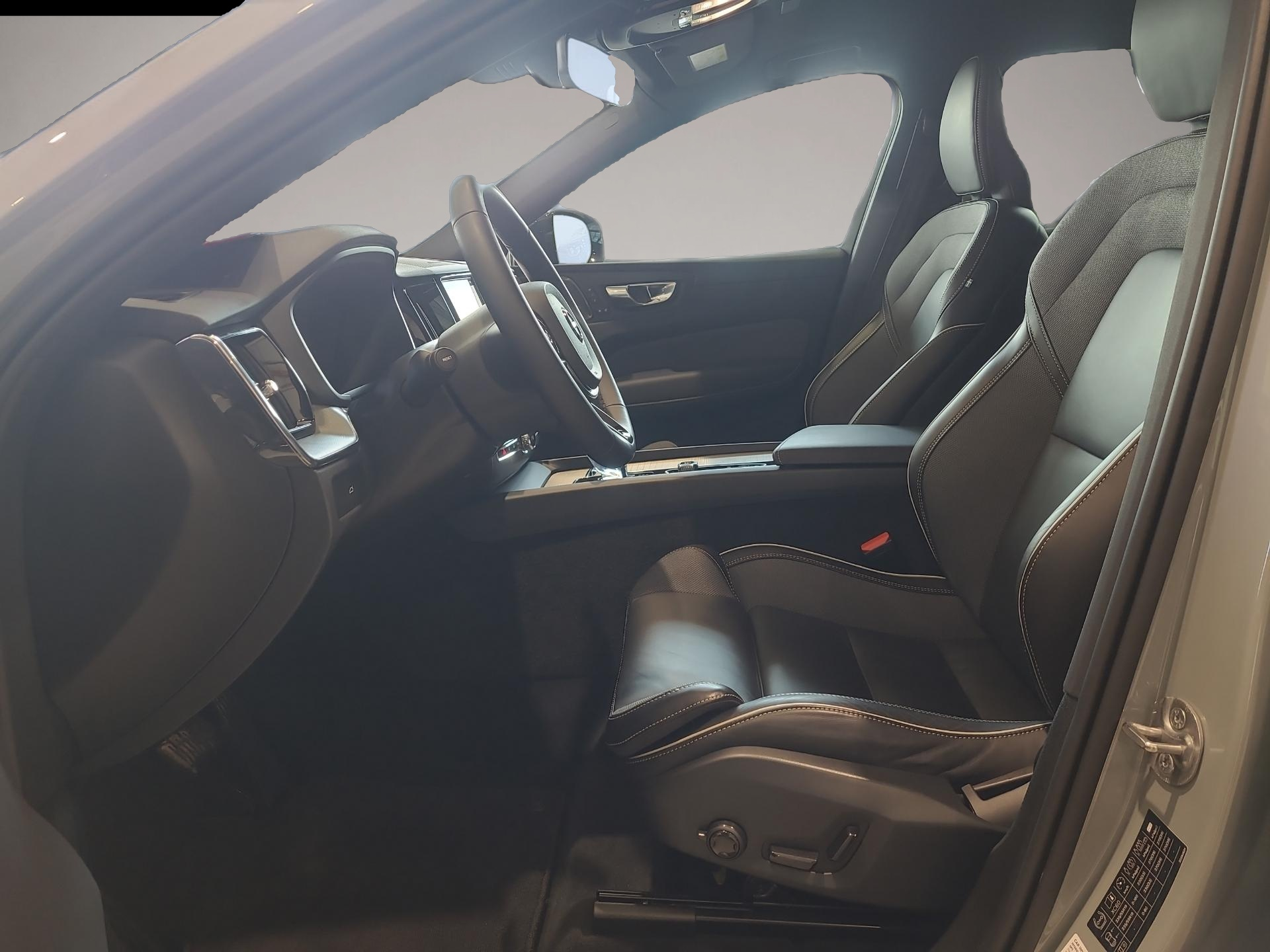 Volvo XC60 (02/2025, Benzin)