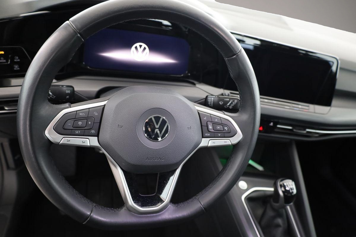 Volkswagen Golf (06/2022, Benzin)