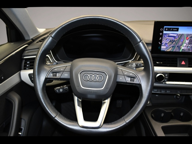 Audi A4 (06/2023, Benzin)