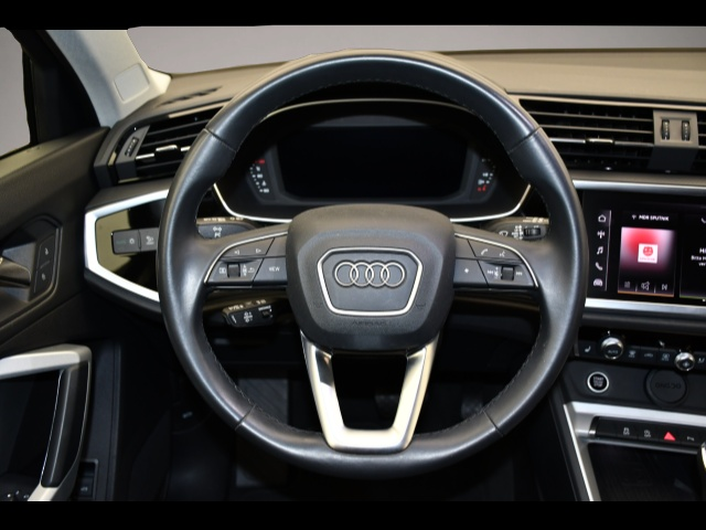 Audi Q3 (09/2022, Benzin)