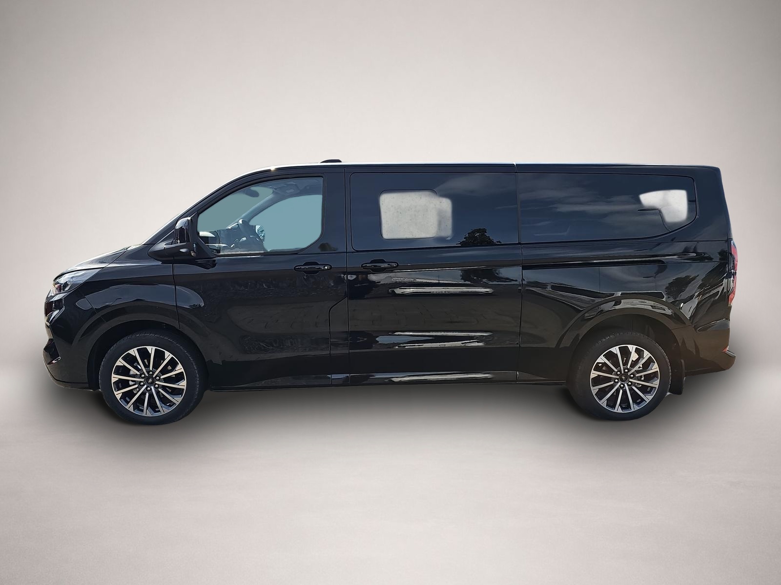 Ford Tourneo Custom (02/2026, Diesel)